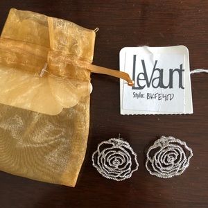 Levaunt gorgeous floral pierced earrings